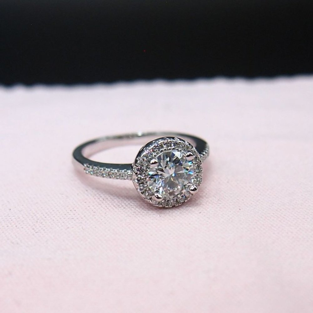 Beautiful Certified Halo 1.00ctw Moissanite Ring --- White Gold - Picture 8 of 8